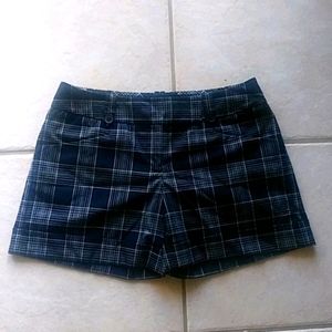 Trixie + lulu plaid navy shorts.